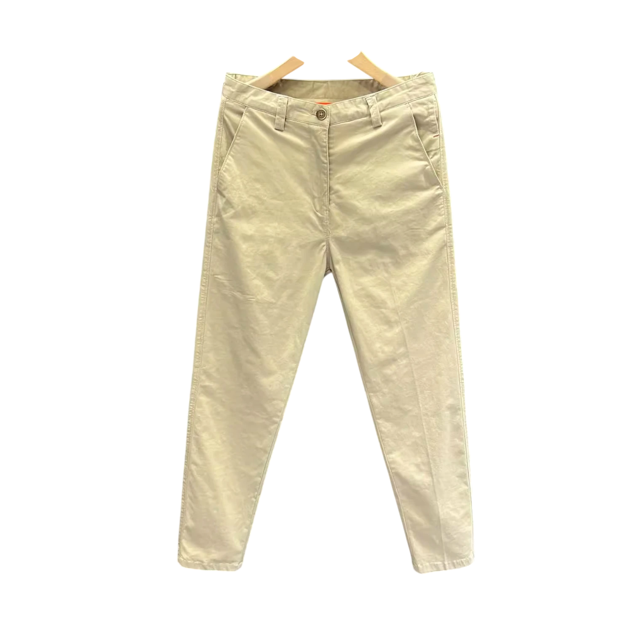 The Essential White Trousers Where Elegance Meets Versatility.