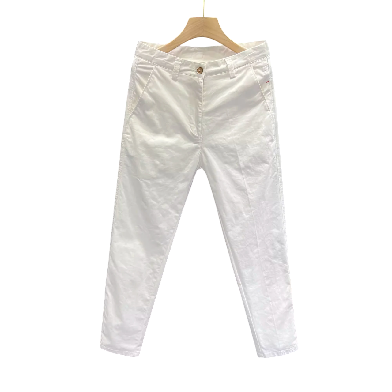 The Essential White Trousers Where Elegance Meets Versatility.