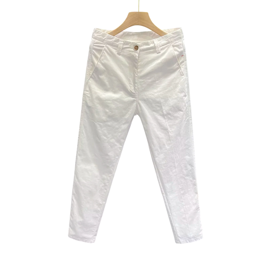 The Essential White Trousers Where Elegance Meets Versatility.