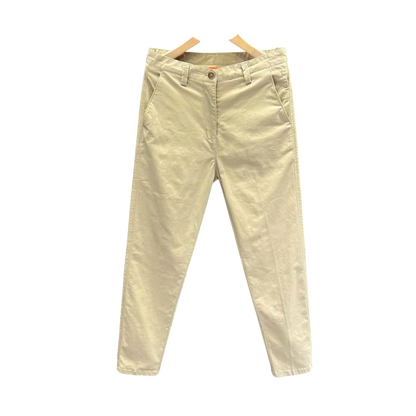 The Essential White Trousers Where Elegance Meets Versatility.