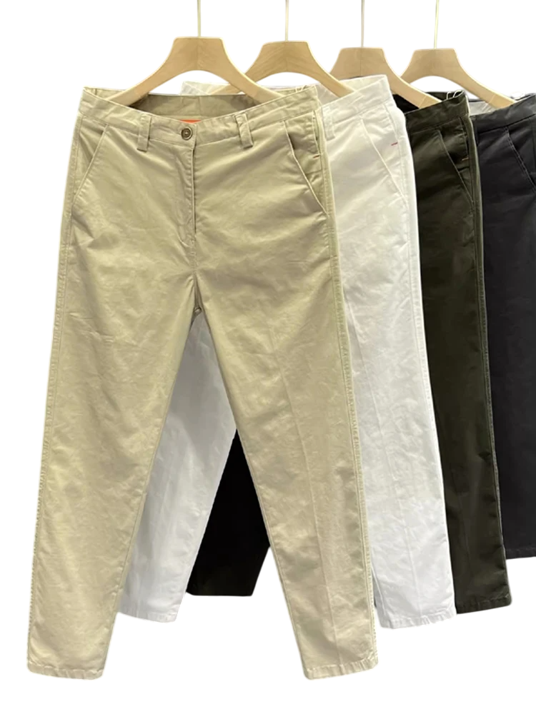 The Essential White Trousers Where Elegance Meets Versatility.