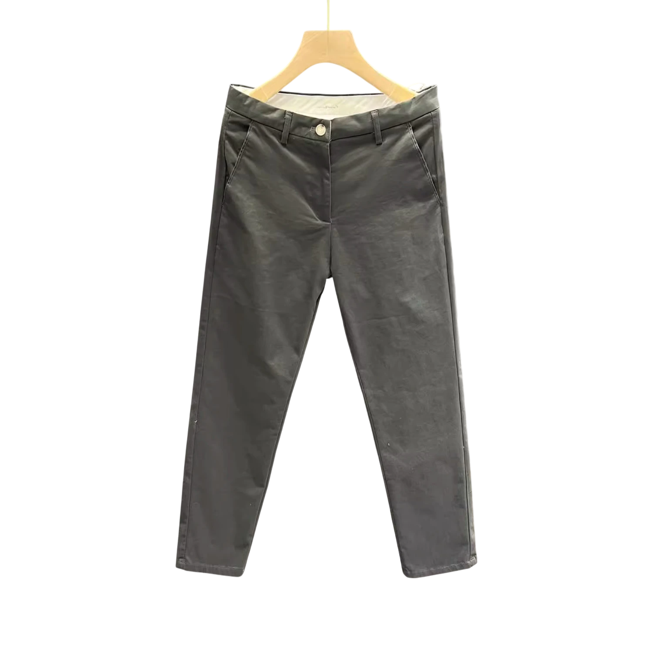 The Essential White Trousers Where Elegance Meets Versatility.