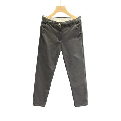 The Essential White Trousers Where Elegance Meets Versatility.